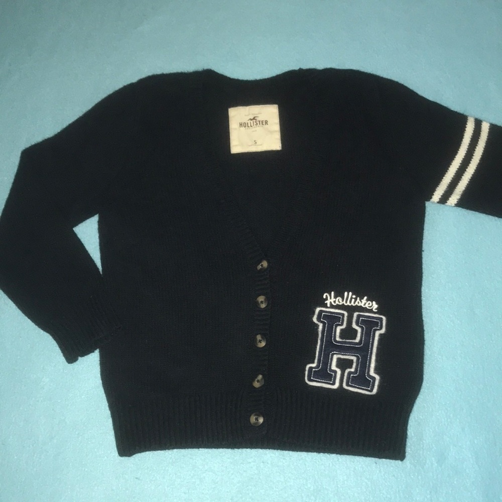 HOLLISTER varsity style button up cardigan navy and white H patch detail size S